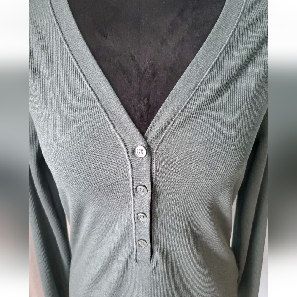 Athleta Womens Green Uptempo Ribbed Long Sleeve Henley Top Size Small Ribbed - Picture 3 of 9